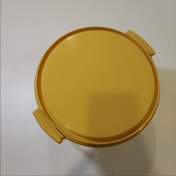 Vintage Tupperware Round Cake Holder with Gold Base and matching gold Handle - Picture 4 of 11